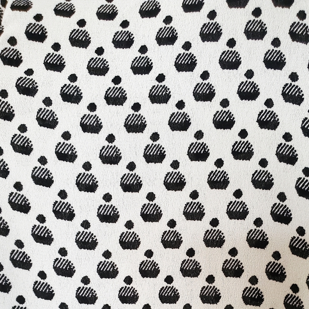 H&M Short Sleeved Button Up White & Black Retro Patterned Flowy Blouse (Size 2) - Picture 5 of 9